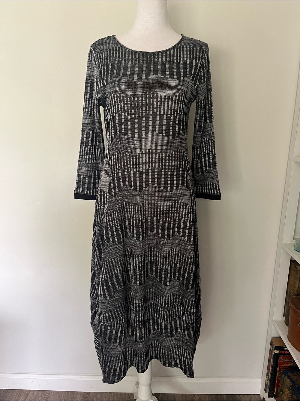 COMFY Black & Gray Patterned Long-Sleeve Midi Dress